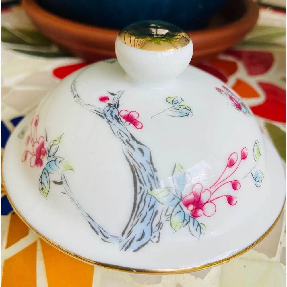 NWT Hand Painted Urn/Vessel Featuring Pheasants,Flowers,Foliage,Detailed Designs - Picture 6 of 16